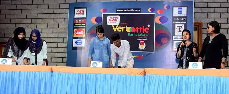 ಮಂಗಳೂರು ಹೊರವಲಯದ ಸಹ್ಯಾದ್ರಿ ಎಂಜಿನಿಯರಿಂಗ್‌ ಕಾಲೇಜಿನಲ್ಲಿ ಗುರುವಾರ ನಡೆದ ವರ್ಬ್ಯಾಟಲ್‌ ಸೀನಿಯರ್‌ ಗುಂಪಿನ ಸ್ಪರ್ಧೆಯಲ್ಲಿ ವಿದ್ಯಾರ್ಥಿಗಳ ವಾದ ಸರಣಿ ನಡೆಯಿತು.  ಪ್ರಜಾವಾಣಿ ಚಿತ್ರ