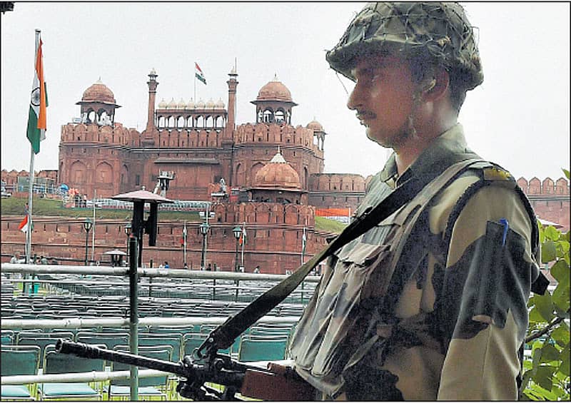 ದೆಹಲಿ, ಕಾಶ್ಮೀರದಲ್ಲಿ ಕಟ್ಟೆಚ್ಚರ