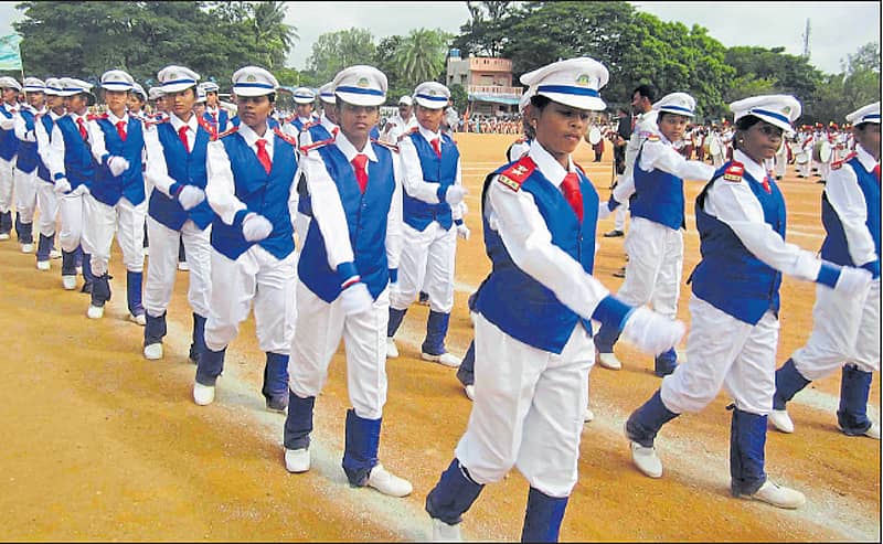 ದೇವನಹಳ್ಳಿಯಲ್ಲಿ ನಡೆದ ಸ್ವಾತಂತ್ರ್ಯ ದಿನಾಚರಣೆಯಲ್ಲಿ ವಿದ್ಯಾರ್ಥಿಗಳಿಂದ ಆಕರ್ಷಕ ಪಥಸಂಚಲನ ನಡೆಯಿತು