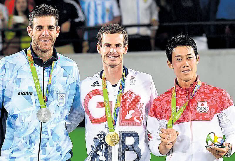 ರಿಯೊ ಒಲಿಂಪಿಕ್ಸ್ನ ಟೆನಿಸ್ ಸ್ಪರ್ಧೆಯ ಸಿಂಗಲ್ಸ್ನಲ್ಲಿ ಚಿನ್ನ ಗೆದ್ದ ಆ್ಯಂಡಿ ಮರ್ರೆ (ನಡುವೆ), ಬೆಳ್ಳಿ ಜಯಿಸಿದ ಯುವಾನ್ ಮಾರ್ಟಿನ್ ಡೆಲ್ ಮೆಟ್ರೊ (ಎಡ), ಕಿ ನಿಶಿಕೋರಿ –ಎಎಫ್ಪಿ ಚಿತ್ರ