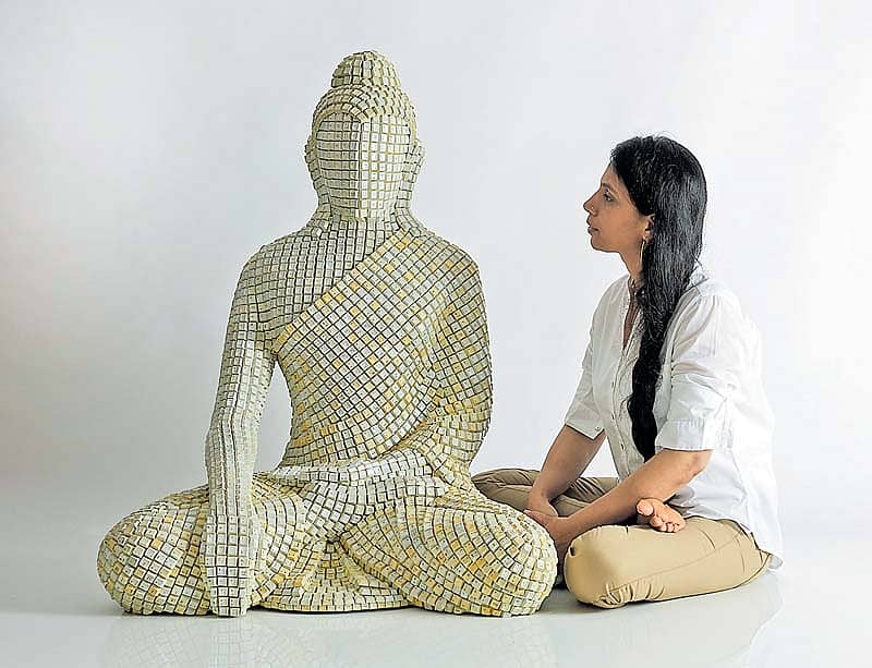 ನಿರುಪಯುಕ್ತ ಕೀಲಿಮಣೆಗಳಿಂದ ರೂಪತಾಳಿದ ಬುದ್ಧನ ಶಿಲ್ಪಕೃತಿ ಜೊತೆಗೆ ಸಂಗೀತಾ ಅಭಯ್