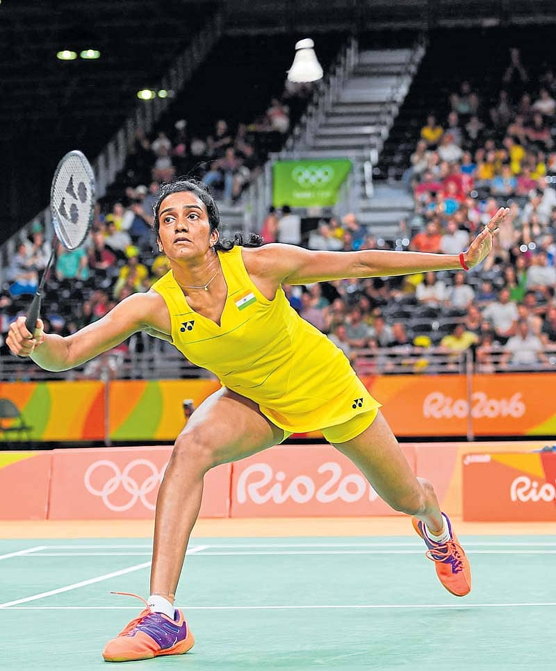 ರಿಯೊದಲ್ಲಿ ಬುಧವಾರ ನಡೆದ ಮಹಿಳೆಯರ ಬ್ಯಾಡ್ಮಿಂಟನ್‌ನ ಸಿಂಗಲ್ಸ್‌ ವಿಭಾಗದ ಕ್ವಾರ್ಟರ್‌ ಫೈನಲ್‌ನಲ್ಲಿ ಚೀನಾದ ಯಿಹಾನ್‌ ವಾಂಗ್‌ ವಿರುದ್ಧ ಗೆದ್ದ ಭಾರತದ ಪಿ.ವಿ. ಸಿಂಧು ಆಟದ ವೈಖರಿ      ಪ್ರಜಾವಾಣಿ ಚಿತ್ರ/ ಕೆ.ಎನ್‌. ಶಾಂತಕುಮಾರ್‌