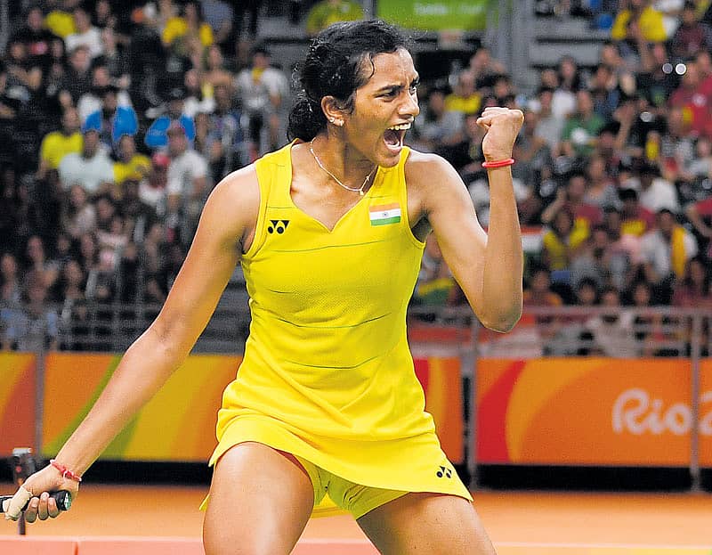 ರಿಯೊ ಒಲಿಂಪಿಕ್ಸ್ನಲ್ಲಿ ಶುಕ್ರವಾರ ನಡೆದ ಮಹಿಳೆಯರ ಬ್ಯಾಡ್ಮಿಂಟನ್ನ ಸಿಂಗಲ್ಸ್ ವಿಭಾಗದ ಫೈನಲ್ನಲ್ಲಿ ಸ್ಪೇನ್ನ ಕ್ಯಾರೊಲಿನಾ ಮರಿನ್ ವಿರುದ್ಧ ಪಾಯಿಂಟ್ ಗೆದ್ದಾಗ ಭಾರತದ ಪಿ.ವಿ. ಸಿಂಧು ಸಂಭ್ರಮಿಸಿದ್ದು ಹೀಗೆ ಪ್ರಜಾವಾಣಿ ಚಿತ್ರ/ ಕೆ.ಎನ್. ಶಾಂತಕುಮಾರ್