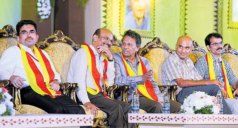 ಶಾಂತರಸ ಪ್ರಧಾನ ವೇದಿಕೆಯಲ್ಲಿ ನಡೆದ ಗೋಷ್ಠಿಯಲ್ಲಿ ಹರಿಪ್ರಕಾಶ್ ಕೋಣೆಮನೆ, ಪದ್ಮರಾಜ ದಂಡಾವತಿ, ಬರಗೂರು ರಾಮಚಂದ್ರಪ್ಪ, ವಸುಧೇಂದ್ರ ಮತ್ತು ರವಿ ಹೆಗಡೆ ಇದ್ದಾರೆ, –ಪ್ರಜಾವಾಣಿ ಚಿತ್ರ