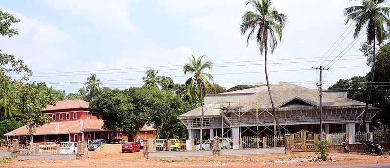 ಮಂಜೇಶ್ವರದಲ್ಲಿ ಗೋವಿಂದ ಪೈ ಸ್ಮಾರಕ ಟ್ರಸ್ಟ್‌ ವತಿಯಿಂದ ಗಿಳಿವಿಂಡು ಯೋಜನೆಯಲ್ಲಿ ಮನೆಯನ್ನು ನವೀಕರಿಸಿದ್ದು, ಬೃಹತ್‌ ಸಭಾಂಗಣ ನಿರ್ಮಿಸಲಾಗುತ್ತಿದೆ.      ಪ್ರಜಾವಾಣಿ ಚಿತ್ರ