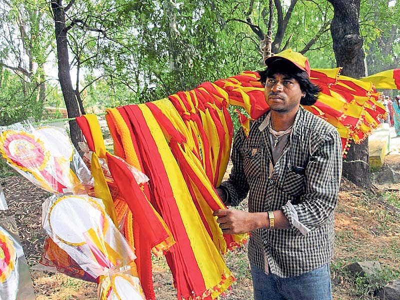 ಬೆಂಗಳೂರು ಆಂಬುಲೆನ್ಸ್ ಚಾಲಕನ ಕನ್ನಡ ಪ್ರೇಮ!