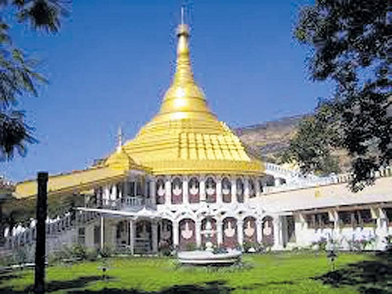 ಇಗತ್ಪುರಿಯ ಆವರಣದಲ್ಲಿರುವ ಮಂದಿರ