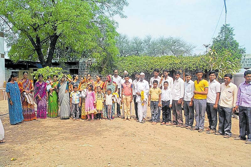 64 ಮಂದಿಯ ಮಾದರಿ ಕುಟುಂಬ