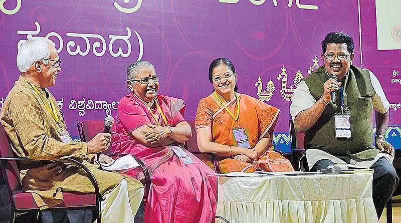 ಭಕ್ತಿ ಪರಂಪರೆ ಮತ್ತು ಕನ್ನಡ ಕಾವ್ಯ ಗೋಷ್ಠಿ ಸಂವಾದದಲ್ಲಿ ಪಾಲ್ಗೊಂಡಿದ್ದ ಸಾಹಿತಿಗಳಾದ ಶ್ರೀರಾಮ ಭಟ್, ಕಮಲಾ ಹಂಪನಾ, ಎಚ್.ಶಶಿಕಲಾ ಹಾಗೂ ಚಿಂತಾಮಣಿ ಕೊಡ್ಲೆಕೆರೆ  ಚಿತ್ರ: ಬಿ.ಎಂ.ಕೇದಾರನಾಥ