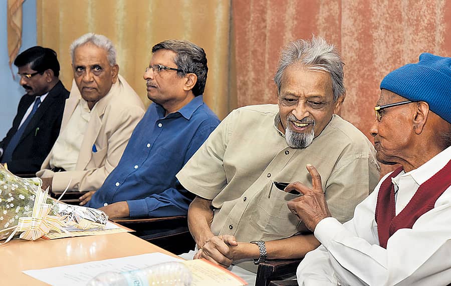 ಪಿಎಚ್.ಡಿಗಳು ಗುಣಮಟ್ಟ ಕಳೆದುಕೊಂಡು ಕಸವಾಗಿವೆ