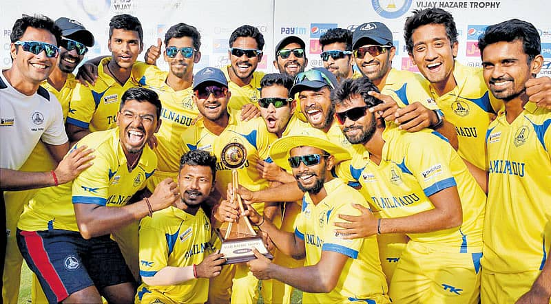 ವಿಜಯ್ ಹಜಾರೆ ಟ್ರೋಫಿ ಗೆದ್ದ ತಮಿಳುನಾಡು ತಂಡದ ಆಟಗಾರರ ಸಂಭ್ರಮ