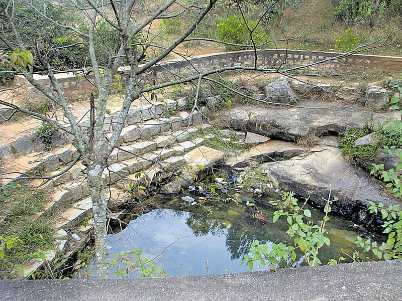 ನಂದಿ ಬೆಟ್ಟದಲ್ಲಿ ಅರ್ಕಾವತಿಯ ಉಗಮ ಸ್ಥಳ.    	ಸಂಗ್ರಹ ಚಿತ್ರ