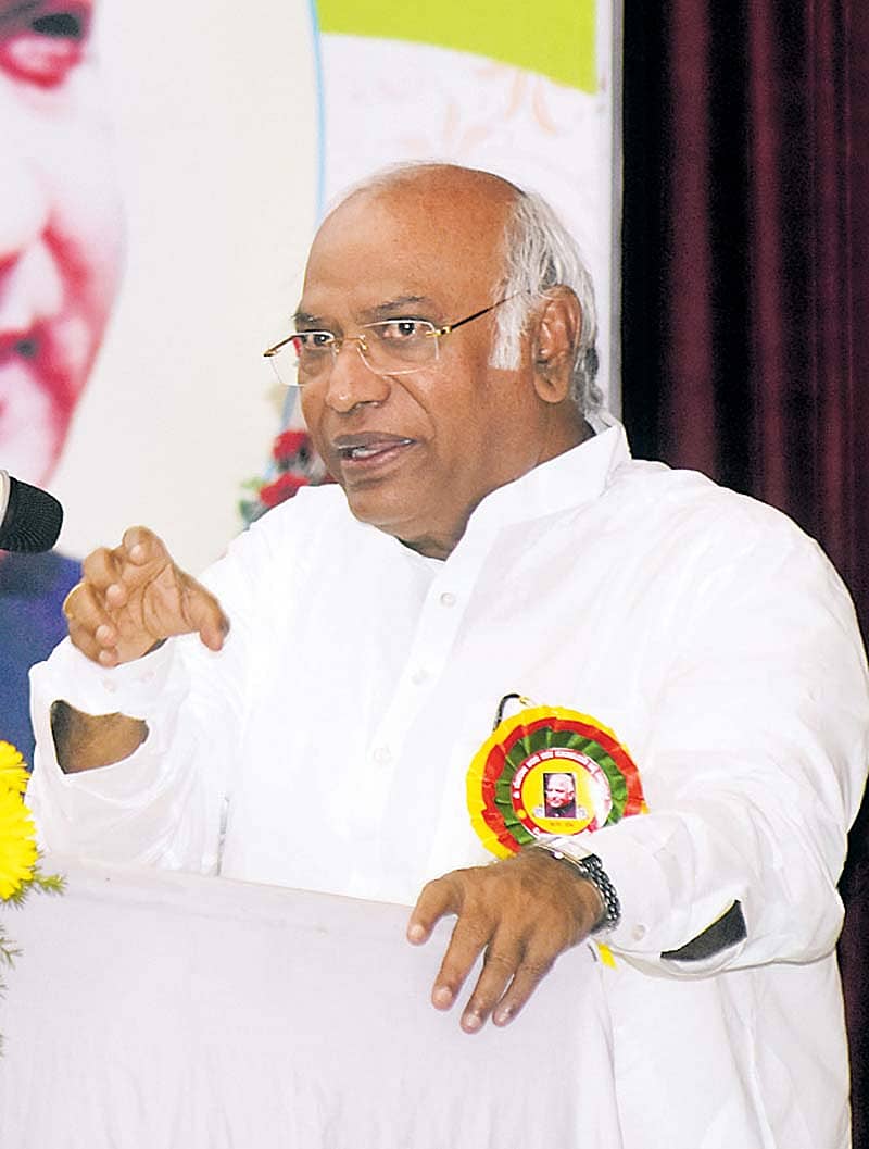 ತೊಗರಿ ಬೆಂಬಲ ಬೆಲೆ ಹೆಚ್ಚಳಕ್ಕೆ ಖರ್ಗೆ ಮನವಿ