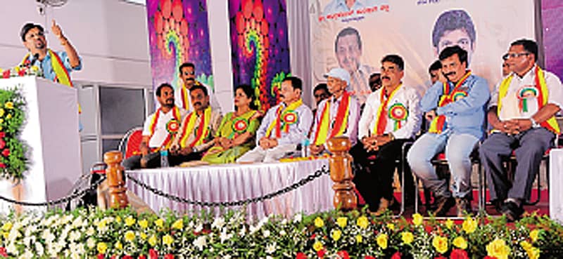 ತಾಲ್ಲೂಕು ಐದನೇ ಕನ್ನಡ ಸಾಹಿತ್ಯ ಸಮ್ಮೇಳನದ ಸಮಾರೋಪ ಸಮಾರಂಭದಲ್ಲಿ ಪ್ರಸಾರ ಭಾರತಿ ದಕ್ಷಿಣ ವಲಯ ಮಹಾನಿರ್ದೇಶಕ ಡಾ. ಮಹೇಶ್ ಜೋಷಿ ಮಾತನಾಡಿದರು