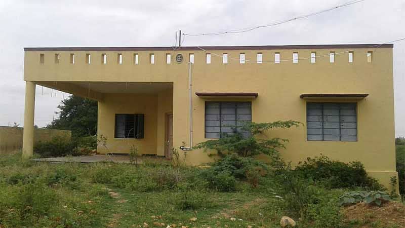 ಬಾಗೇಪಲ್ಲಿ ತಾಲ್ಲೂಕಿನ ಬಿಳ್ಳೂರು ಗ್ರಾಮದಲ್ಲಿ ಎರಡು ವರ್ಷಗಳಿಂದ ದೂಳು ತಿನ್ನುತ್ತಿರುವ ಪಶು ಆಸ್ಪತ್ರೆಯ ನೂತನ ಕಟ್ಟಡ