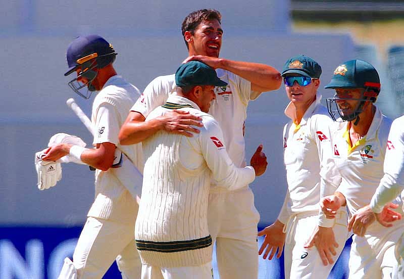 ಇಂಗ್ಲೆಂಡ್ ದಿಢೀರ್ ಪತನ; ಆಸ್ಟ್ರೇಲಿಯಾಗೆ ಜಯ