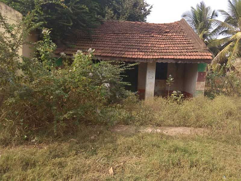 ಸುಮಾರು ವರ್ಷಗಳಿಂದ ಪಾಳುಬಿದ್ದಿರುವ ಅಂಗನವಾಡಿ ಕೇಂದ್ರ