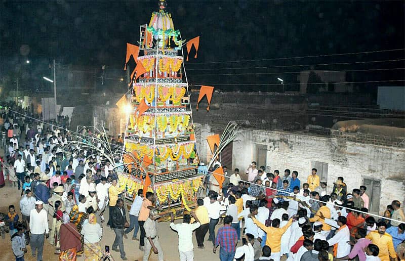 ಬಸವಕಲ್ಯಾಣದಲ್ಲಿ ಬನಶಂಕರಿ ದೇವಸ್ಥಾನದ ಜಾತ್ರೆ ಅಂಗವಾಗಿ ಮಂಗಳವಾರ ರಾತ್ರಿ ರಥೋತ್ಸವ ನಡೆಯಿತು