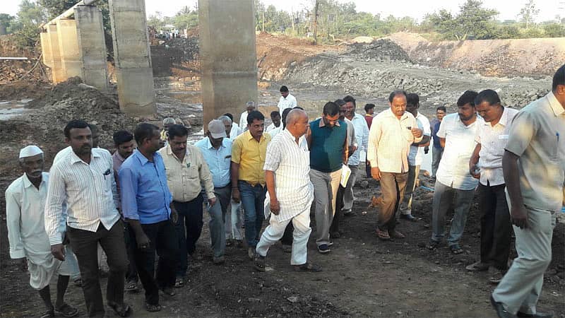 ಹುಕ್ಕೇರಿ ತಾಲ್ಲೂಕಿನ ಸುಲ್ತಾನಪುರ ಬಳಿ ನಿರ್ಮಾಣವಾಗುತ್ತಿರುವ ’ಬ್ರಿಜ್ ಕಂ ಬಾಂದಾರ್’ ಕಾಮಗಾರಿಯನ್ನು ಶಾಸಕ ಉಮೇಶ ಕತ್ತಿ ವೀಕ್ಷಿಸಿದರು