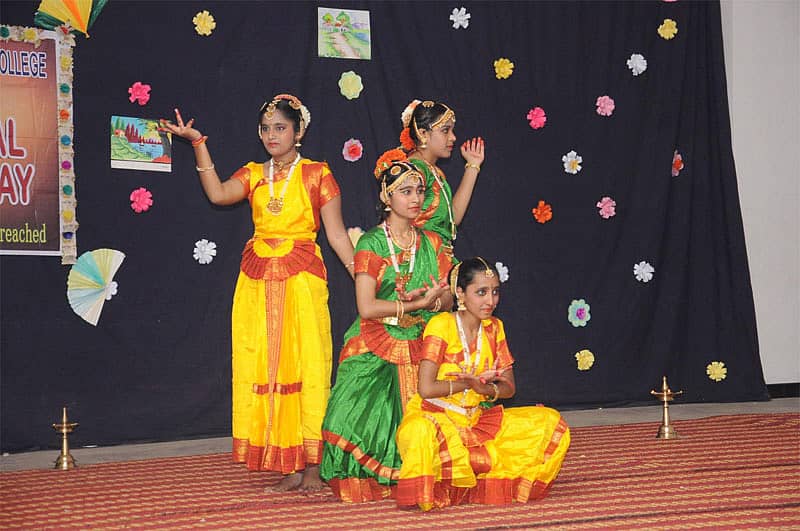 ವೇದಿಕೆ ಸಿಕ್ಕಾಗ ಪ್ರತಿಭೆ ಪ್ರದರ್ಶಿಸಿ