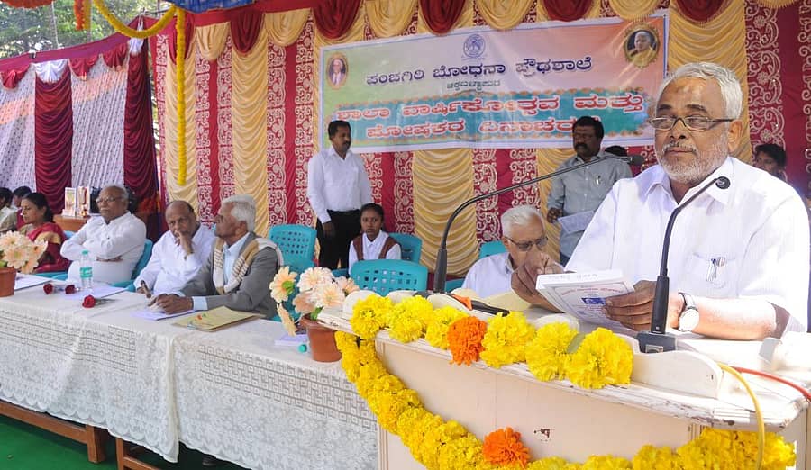 ಕಾರ್ಯಕ್ರಮದಲ್ಲಿ ಶಿಕ್ಷಣ ತಜ್ಞ ಕೋಡಿರಂಗಪ್ಪ ಮಾತನಾಡಿದರು.