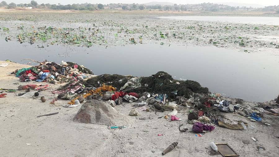 ಸ್ವಚ್ಛಗೊಳ್ಳದ ಮೈಲಾಪುರದ ಹೊನ್ನಕೆರೆಯ ನೋಟ