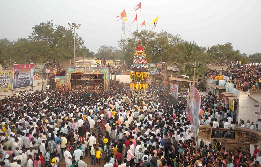 ಬನಶಂಕರಿದೇವಿಯ ರಥೋತ್ಸವ, ಸಹಸ್ರಾರು ಭಕ್ತರ ಹರ್ಷೋದ್ಗಾರಗಳ ಮಧ್ಯೆ ಭಾನುವಾರ ಸಂಜೆ ನೆರವೇರಿತು. ಭಕ್ತರು ಉತ್ತತ್ತಿ, ಬಾಳೆಹಣ್ಣು ತೂರಿ ಸಂಭ್ರಮಿಸಿದರು