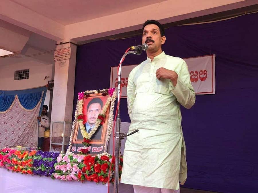 ಸುರತ್ಕಲ್ನ ಕೃಷ್ಣಾಪುರದಲ್ಲಿ ಭಾನುವಾರ ಏರ್ಪಡಿಸಿದ್ದ ದೀಪಕ್ ರಾವ್ ಶ್ರದ್ದಾಂಜಲಿ ಸಭೆಯಲ್ಲಿ ಸಂಸದ ನಳಿನ್ ಕುಮಾರ್ ಕಟೀಲ್ ಮಾತನಾಡಿದರು.