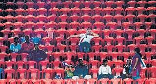 ಖಾಲಿ ಖಾಲಿ ಕ್ರೀಡಾಂಗಣ...!