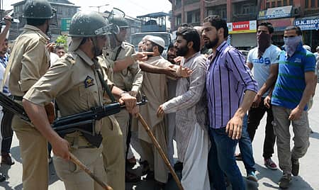 ಬಿಎಸ್ಎಫ್ ಯೋಧರ ಗುಂಡಿಗೆ ನಾಲ್ವರು ಬಲಿಯಾದ ಘಟನೆಯನ್ನು ಖಂಡಿಸಿ ಶ್ರೀನಗರದಲ್ಲೂ ಪ್ರತಿಭಟನೆ ವ್ಯಕ್ತವಾಗಿದೆ.- ಎಎಫ್ಪಿ ಚಿತ್ರ
