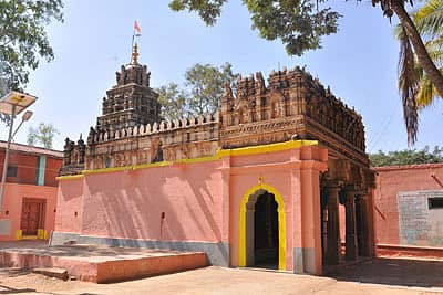 ಕಾನಾಮಡಗು ಗ್ರಾಮದ ಶ್ರೀ ಶರಣಬಸವೇಶ್ವರ ದೇವಸ್ಧಾನದ ಹೊರ ನೋಟ.