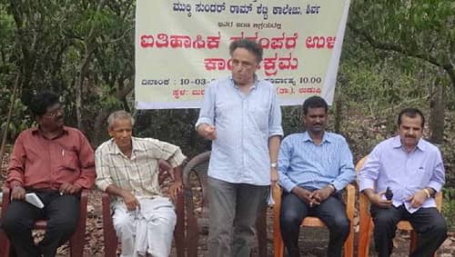 ಪ್ರಾಚ್ಯವಸ್ತು ಸಂಗ್ರಹಾಲಯ ಮತ್ತು ಪರಂಪರೆ ಇಲಾಖೆ, ಶಿರ್ವದ ಮುಲ್ಕಿ ಸುಂದರ ರಾಮ ಶೆಟ್ಟಿ ಕಾಲೇಜಿನ ಇತಿಹಾಸ ವಿಭಾಗದ ವಿದ್ಯಾರ್ಥಿಗಳು ಕುಂದಾಪುರದ ಕರ್ಕುಂಜೆ ಗ್ರಾಮದ ಬುದ್ಧನಜಡ್ಡುವಿನಲ್ಲಿ ಮಂಗಳವಾರ ಏರ್ಪಡಿಸಿದ್ದ ‘ಗ್ರೇಟ್ ಟೀಮ್ ಇಂಡಿಯಾನ ಮರು-ಅಧ್ಯಯನ ಸಂರಕ್ಷಣಾ ಕೇಂದ್ರ’ ಉದ್ಘಾಟನಾ ಕಾರ್ಯಕ್ರಮದಲ್ಲಿ ಪ್ಯಾರಿಸ್ನ ಸಮಾಜ ಮತ್ತು ಮನಶಾಸ್ತ್ರಜ್ಞ ಪ್ರೊ.ಗ್ಯಾಲಿ ಜೀನ್ ಕ್ಲಾಡೆ ಮಾತನಾಡಿದರು.