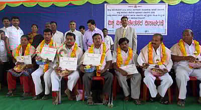 ಯಾದಗಿರಿಯ ವಿದ್ಯಾಮಂಗಲ ಕಾರ್ಯಾಲಯದಲ್ಲಿ ಗುರುವಾರ ನಡೆದ ವಿಶ್ವ ಅಂಗವಿಕಲರ ದಿನಾಚರಣೆ ಕಾರ್ಯಕ್ರಮದಲ್ಲಿ ವಿವಿಧ ಕ್ಷೇತ್ರಗಳಲ್ಲಿ ಸಾಧನೆ ಮಾಡಿದವರನ್ನು ಸನ್ಮಾನಿಸಲಾಯಿತು