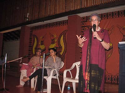 ಸಾಗರ ಸಮೀಪದ ಹೆಗ್ಗೋಡಿನಲ್ಲಿ ನಡೆಯುತ್ತಿರುವ ‘ನೀನಾಸಂ’ ಸಂಸ್ಕೃತಿ ಶಿಬಿರದಲ್ಲಿ ಮಂಗಳವಾರ ‘ರಾಮಾಯಣದ ಮೌಖಿಕ ಕಥನ ಪರಂಪರೆ’ ಎಂಬ ವಿಷಯದ ಕುರಿತು ಸಂಶೋಧಕಿ ಡಾ.ಪೌಲಾ ರಿಚ್ಮನ್ ಮಾತನಾಡಿದರು. ಲೇಖಕಿಯರಾದ ಅರ್ಷತಾ ಸತ್ತಾರ್, ಸಮಿತಾ ಅರಣಿ ಭಾಗವಹಿಸಿದ್ದರು.