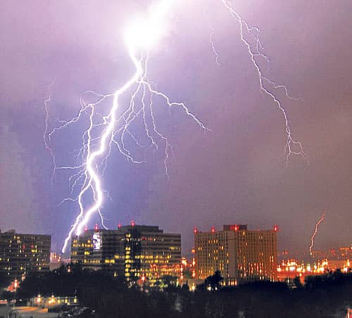 ಸಿಡಿಲಿನಿಂದ ಸೆಲ್‌ಫೋನ್ ಚಾರ್ಜ್ !