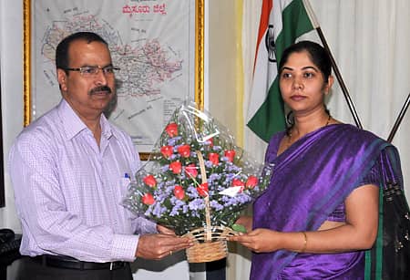 ಮೈಸೂರು ಜಿಲ್ಲಾಧಿಕಾರಿಯಾಗಿ ಸಿ. ಶಿಖಾ ಗುರುವಾರ ಅಧಿಕಾರ ಸ್ವೀಕರಿಸಿದರು. ಹೆಚ್ಚುವರಿ ಜಿಲ್ಲಾಧಿಕಾರಿ ನಾಗನಾಯಕ್ ಅವರು ಅಧಿಕಾರ ವಹಿಸಿಕೊಟ್ಟರು.