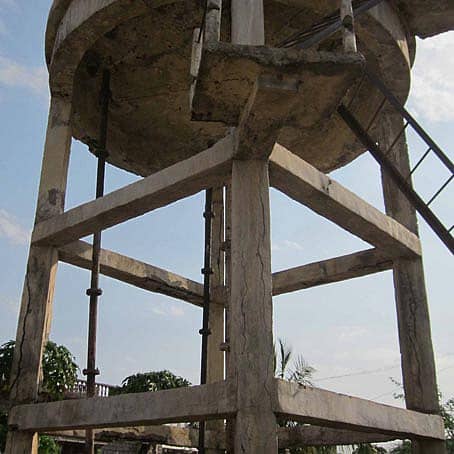 ಸುರಪುರ ತಾಲ್ಲೂಕಿನ ಚಿಗರಿಹಾಳ ಗ್ರಾಮದಲ್ಲಿನ ನೀರಿನ ಟ್ಯಾಂಕ್ ಉಪಯೋಗವಿಲ್ಲದೇ ಹಾಳಾಗಿರುವುದು