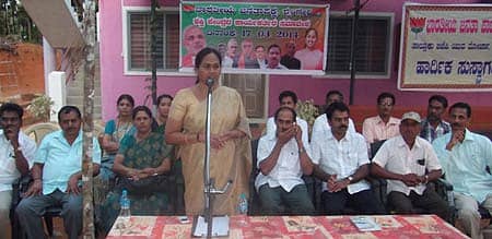 ಶೃಂಗೇರಿಯ ಮೆಣಸೆಯಲ್ಲಿ ನಡೆದ ಬಿಜೆಪಿ ಕಾರ್ಯಕರ್ತರ ಸಭೆಯಲ್ಲಿ ಉಡುಪಿ ಚಿಕ್ಕಮಗಳೂರು ಲೋಕಸಭಾ ಕ್ಷೇತ್ರದ ಬಿಜೆಪಿ ಅಭ್ಯರ್ಥಿ ಶೋಭಾ ಕರಂದ್ಲಾಜೆ ಮಾತನಾಡಿದರು.