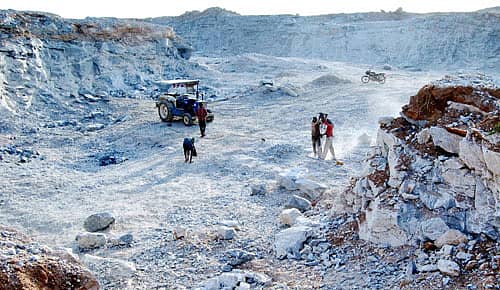 <div class="paragraphs"><p>ಕಲ್ಲು ಗಣಿಗಾರಿಕೆ</p></div>