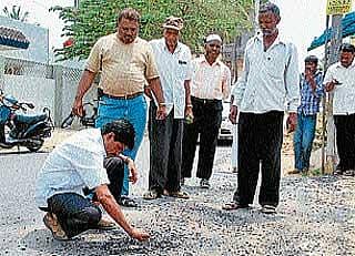 ಕಳಪೆ ರಸ್ತೆ ಕಾಮಗಾರಿ: ನಾಗರಿಕರ ಆಕ್ರೋಶ
