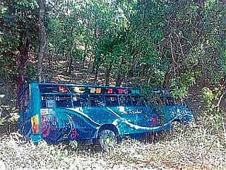 ಬಸ್ ಉರುಳಿ 35 ವಿದ್ಯಾರ್ಥಿಗಳಿಗೆ ಗಾಯ