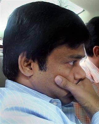 ಉಸಿರುಗಟ್ಟಿ ಸಾದಿಕ್ ಸಾವು