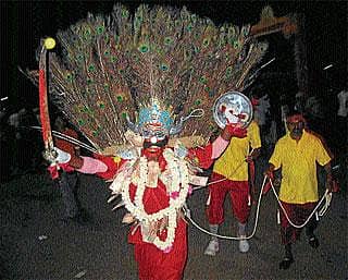 ಬೇಡನ ಕುಣಿತ ನೋಡಲು ಜನಜಾತ್ರೆ