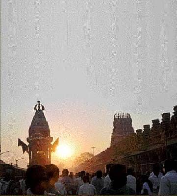 ದೊಡ್ಡ ಜಾತ್ರೆಯಲ್ಲಿ ಜನ ಸಾಗರ