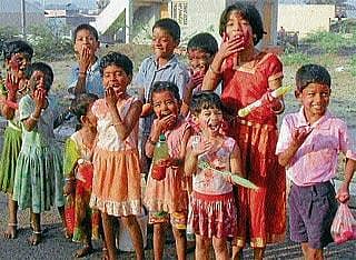 ಶಾಂತಿಯಿಂದ ಹೋಳಿ ಆಚರಣೆ