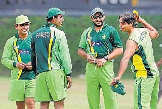 ಸಮಸ್ಯೆಗಳ ನಡುವೆಯೂ ಪಾಕ್ ಫೇವರಿಟ್