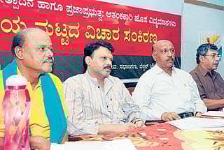 ಮಾನವ ಹಕ್ಕು ಹೋರಾಟಗಾರ ಪ್ರೊ.ವಿ.ಎಸ್. ಶ್ರೀಧರ್ ಆತಂಕ ಹಿಂದೂ ಭಯೋತ್ಪಾದನೆಗೆ ಸರ್ಕಾರದ ಬೆಂಬಲ