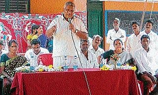 ಅಭಿವೃದ್ಧಿಯಲ್ಲಿ ರಾಜಕೀಯ ಬೇಡ: ವೆಂಕಟೇಶ್