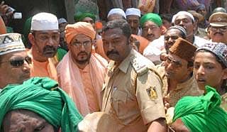 ಬಾಬಾಬುಡನ್ ಗಿರಿಯಲ್ಲಿ ಉರುಸ್ ನಡೆಸಲು ಯತ್ನಿಸಿದ ಶಾಖಾದ್ರಿ ಬಂಧನ