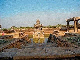 ಕಲಾತ್ಮಕ ಪುಷ್ಕರಣಿ ಗ್ರಾಮಕ್ಕೆ ಬೇಕು ಕಾಯಕಲ್ಪ